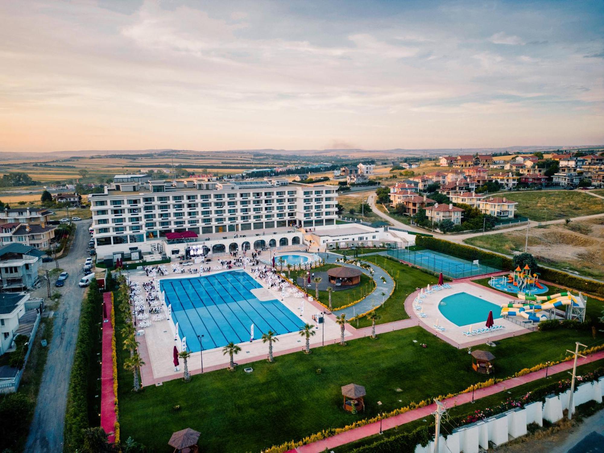 Ramada Plaza By Wyndham Silivri Hotel ภายนอก รูปภาพ