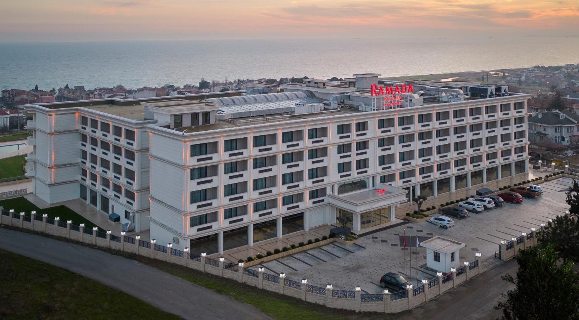 Ramada Plaza By Wyndham Silivri Hotel ภายนอก รูปภาพ
